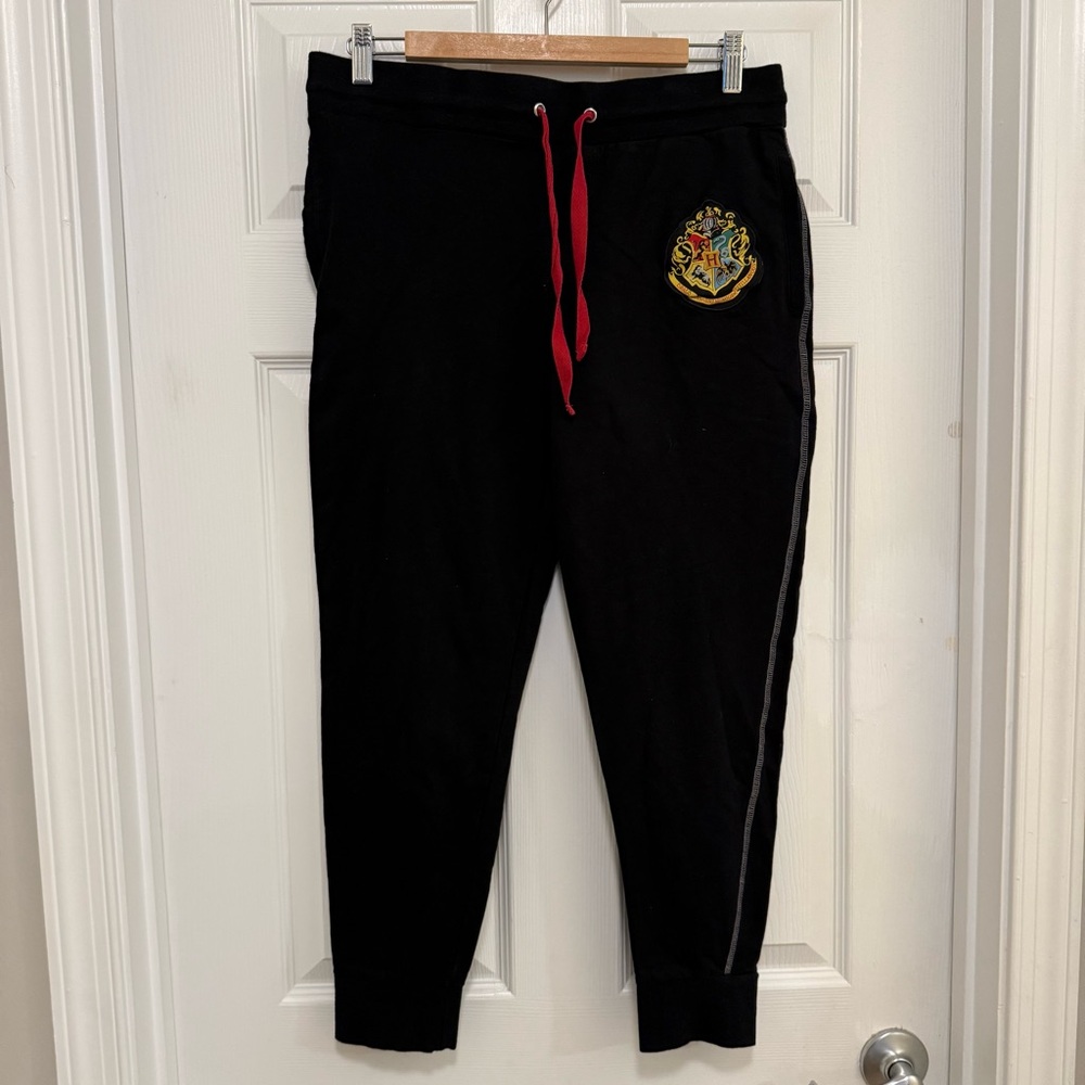 Like New Universal Studios Harry Potter Hogwarts Crest Joggers